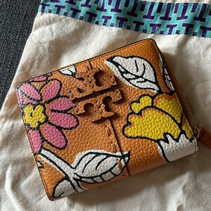 MCGRAW PRINTED BI-FOLD WALLET IN RUST WALLPAPER FLORAL